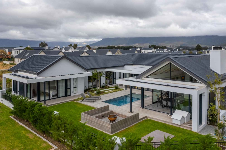 To Let 5 Bedroom Property for Rent in Val De Vie Estate Western Cape